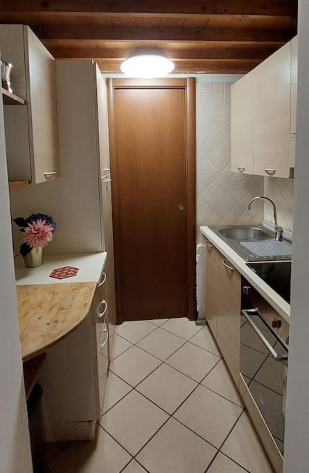 Apartamento Gemelli Holidays -2 Easy Lofts, Groundfloor With Courtyard, Mezzanine Bedroom, Baby & Pet Friendly, Near Monte Mario Station Connecting To Center In 20 Minutes, 2 Steps From Bus, Groceries, Restaurants, Park, Cycle Path - Warm Guest Care In 4 Languag